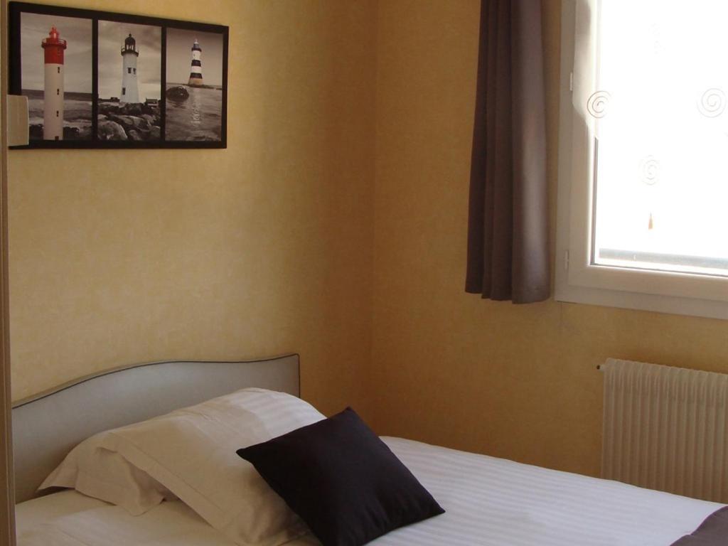 Hotel Le Flaubert Fougères Oda fotoğraf